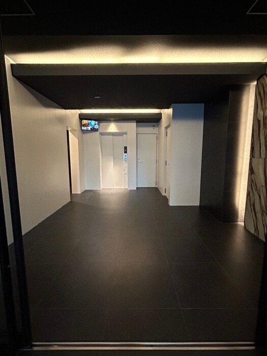 物件外観写真4　(エントランス部分)