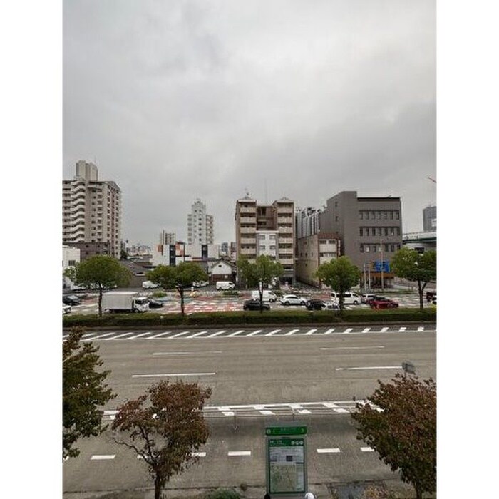 物件内観写真11　(室内からの展望)