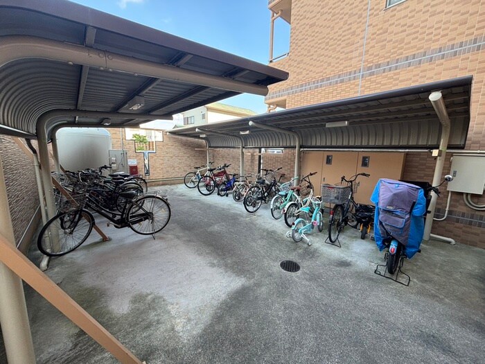 物件外観写真3　(駐輪場)