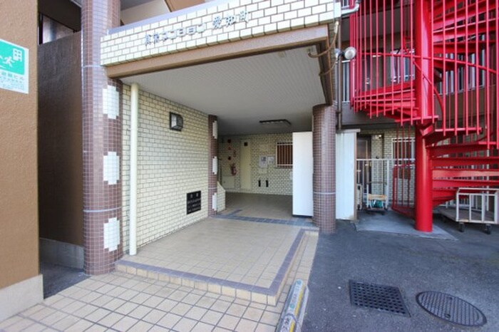 物件外観写真3　(エントランス部分)