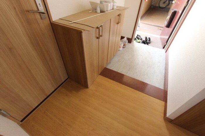 物件内観写真11　(玄関)