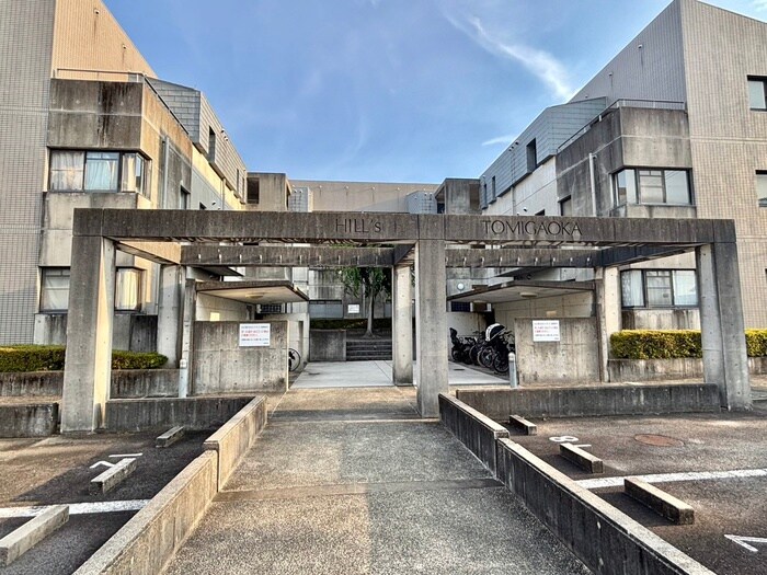 ヒルズ富が丘のエントランス部分