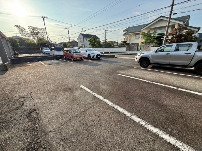 ヒルズ富が丘の駐車場