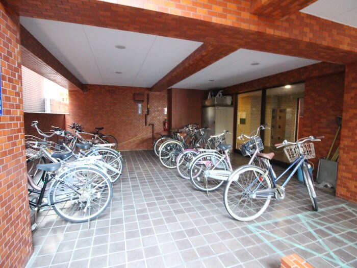 物件外観写真5　(駐輪場)