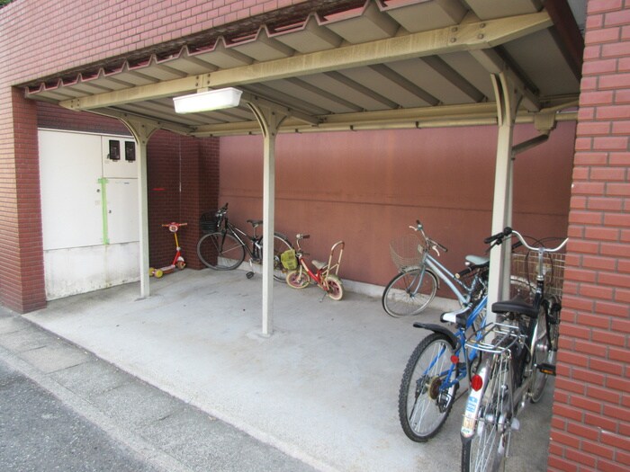 物件外観写真3　(駐輪場)