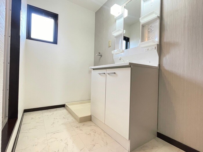 物件内観写真12　(洗濯機置場)