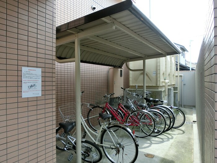 物件外観写真4　(駐輪場)