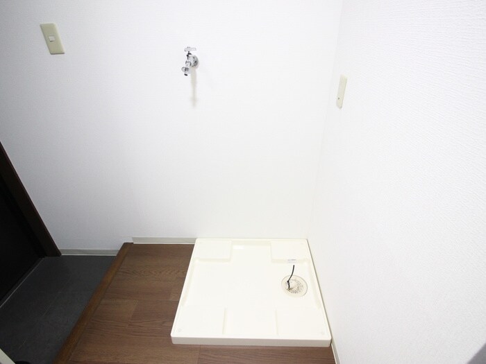 物件内観写真15　(洗濯機置場)