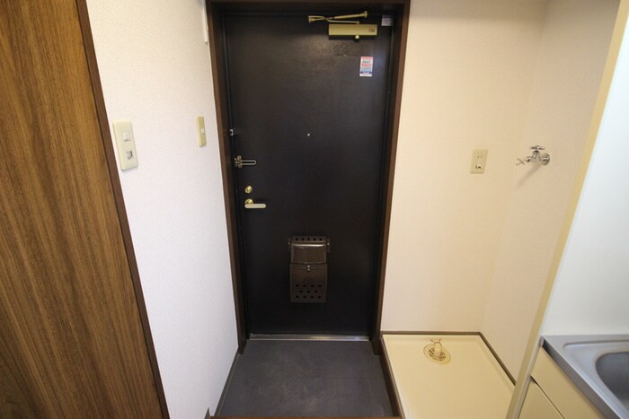 物件内観写真18　(玄関)
