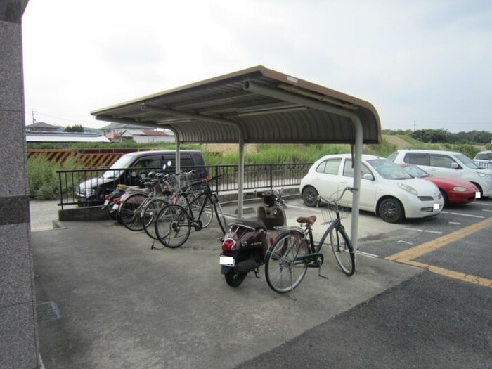 物件外観写真3　(駐輪場)