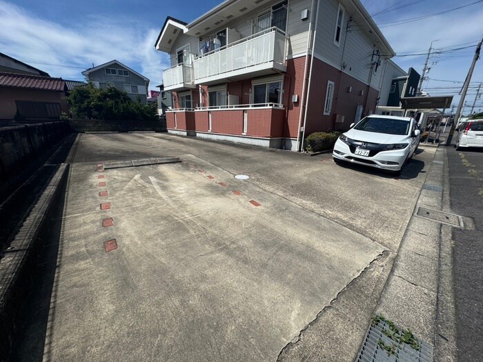 物件外観写真4　(駐車場)