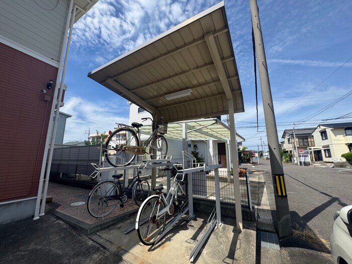 物件外観写真5　(駐輪場)