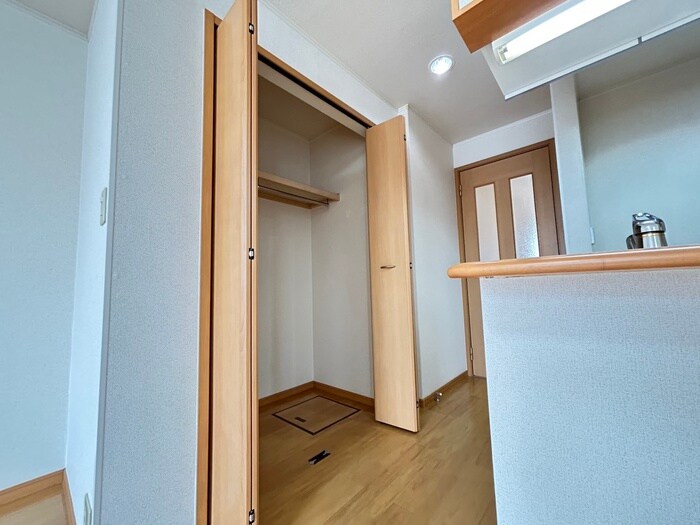 物件内観写真13　(収納)