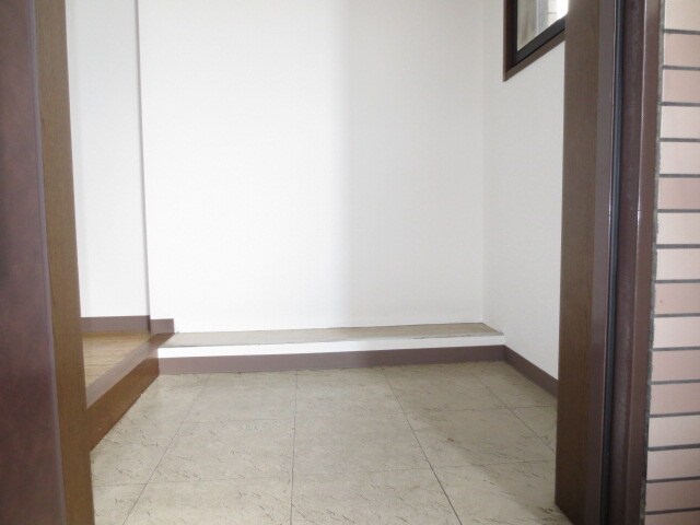 物件内観写真7　(玄関)