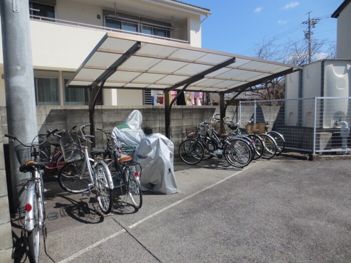 物件外観写真3　(駐輪場)