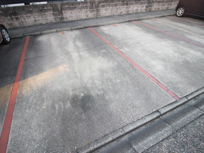 物件外観写真4　(駐車場)