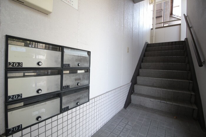 物件外観写真5　(エントランス部分)