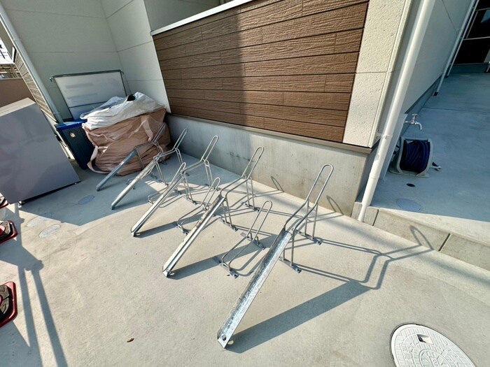 物件外観写真5　(駐輪場)