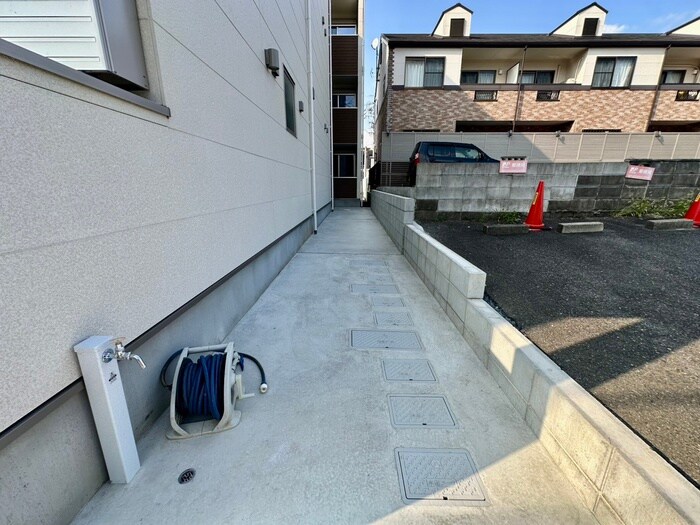 物件外観写真6　(エントランス部分)