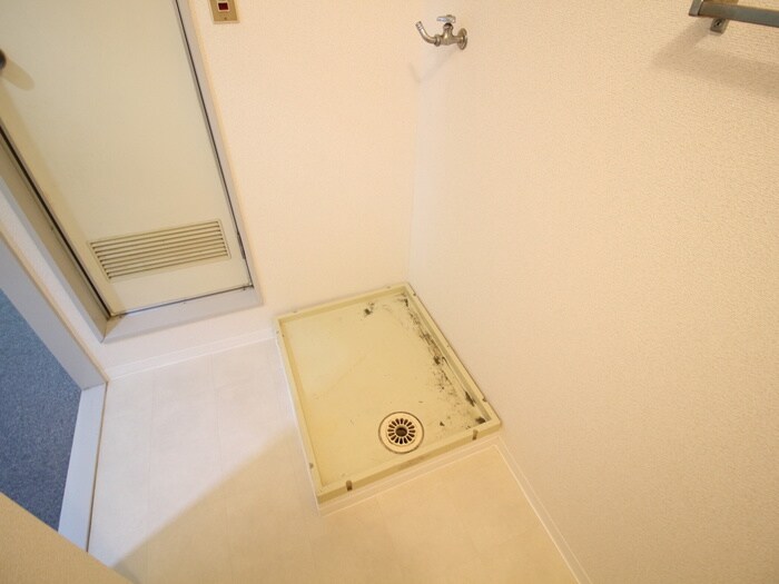 物件内観写真16　(洗濯機置場)