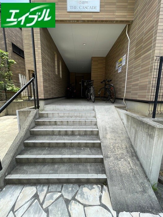 物件外観写真6　(エントランス部分)