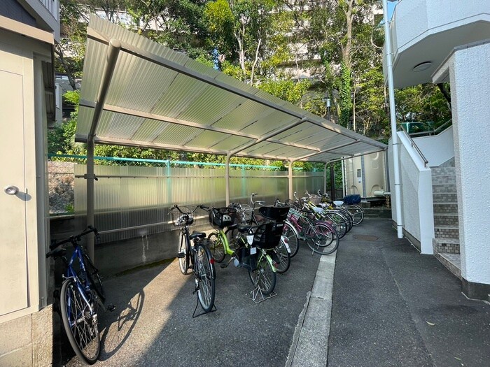 物件外観写真3　(駐輪場)