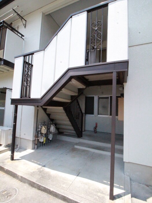 物件外観写真4　(エントランス部分)