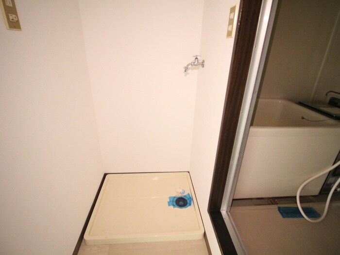 物件内観写真16　(洗濯機置場)