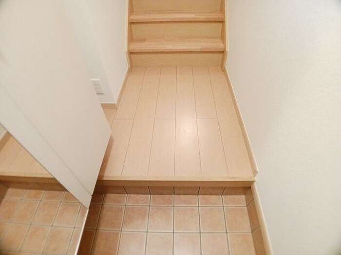 物件内観写真13　(玄関)