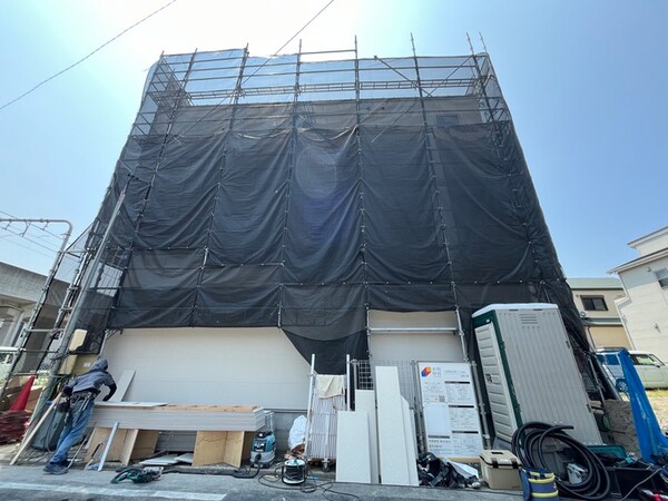 建築中