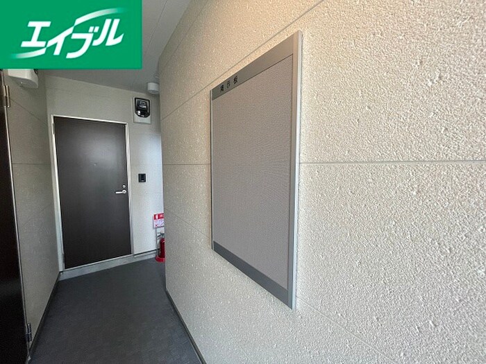 物件外観写真6　(エントランス部分)