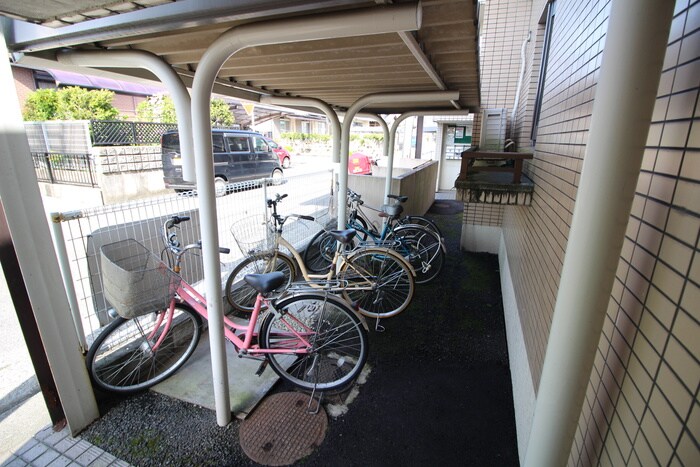 物件外観写真4　(駐輪場)