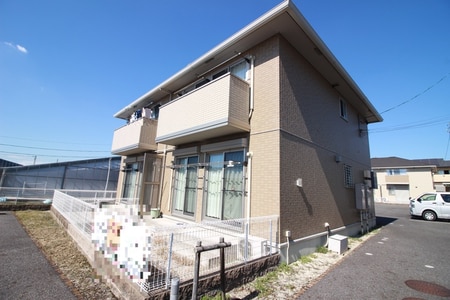 カーミー・芳川　B棟外観写真