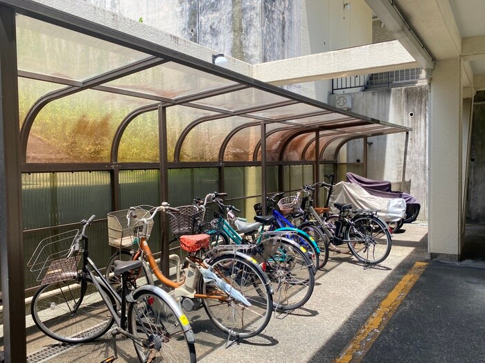 物件外観写真5　(駐輪場)