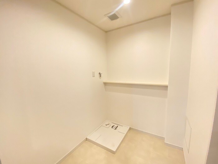 物件内観写真16　(洗濯機置場)
