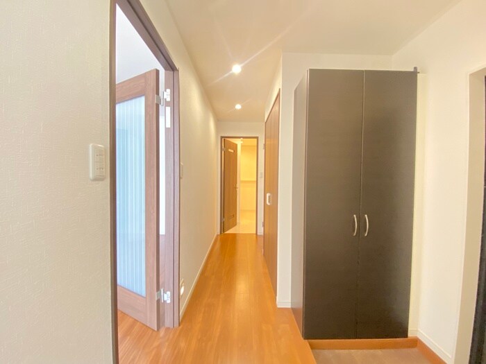 物件内観写真18　(廊下)