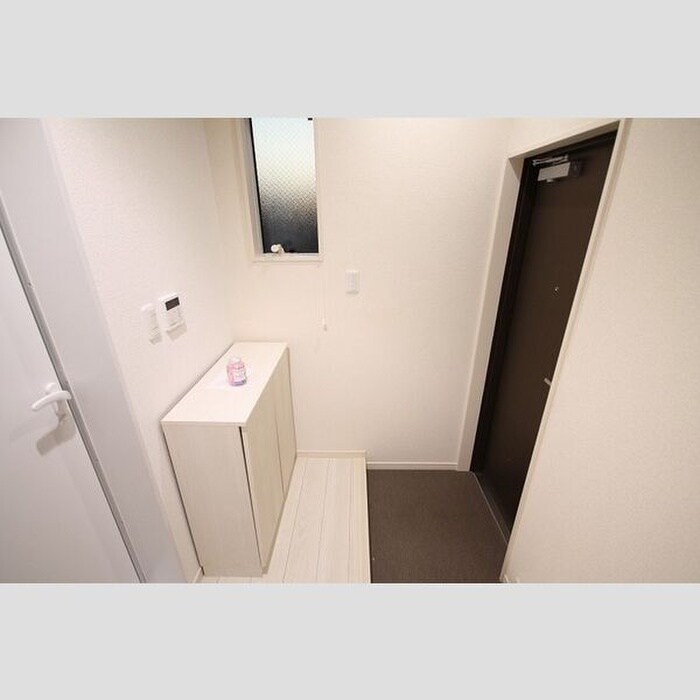 物件内観写真15　(玄関)