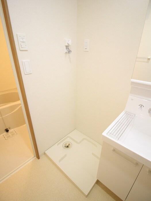 物件内観写真18　(洗濯機置場)