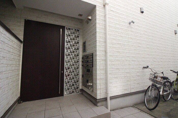 物件外観写真4　(エントランス部分)