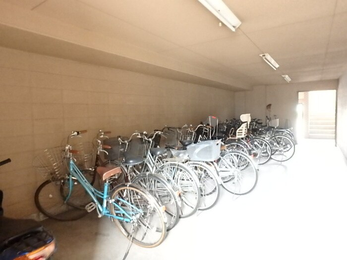 物件外観写真5　(駐輪場)