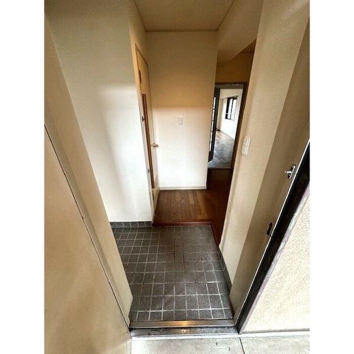 物件内観写真11　(玄関)