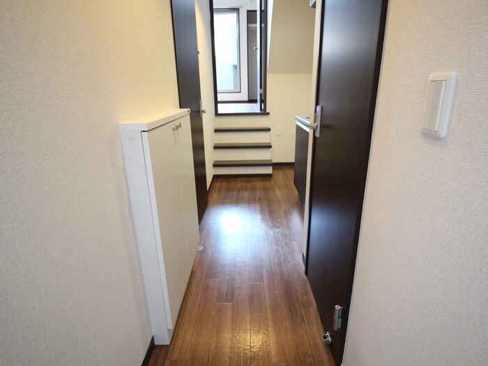 物件内観写真17　(廊下)