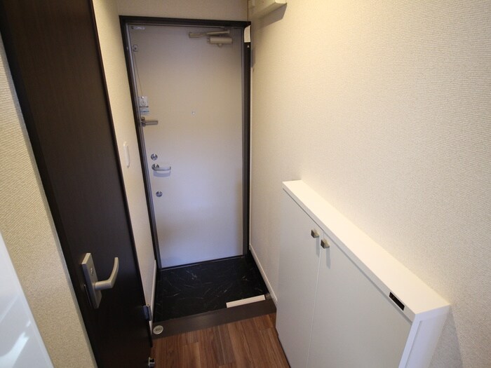 物件内観写真18　(玄関)