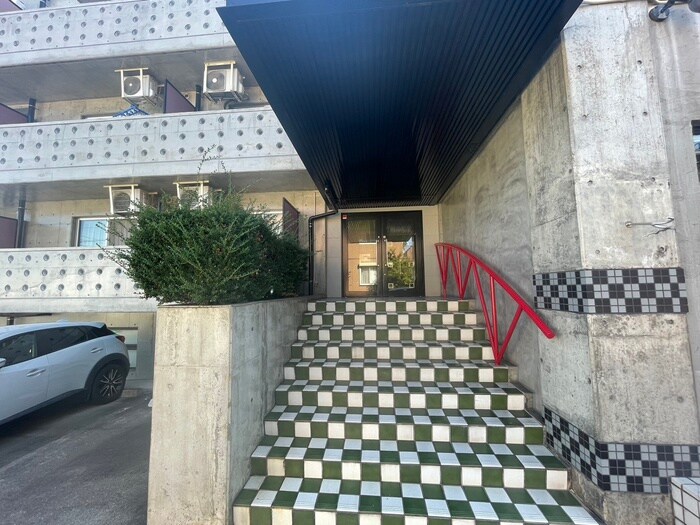 物件外観写真5　(エントランス部分)