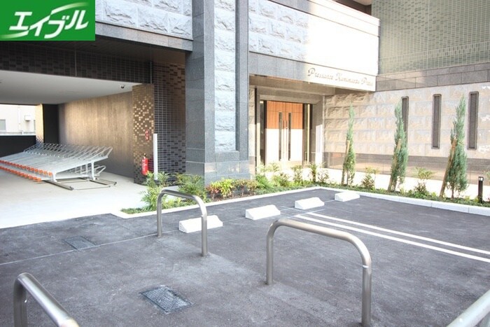 物件外観写真5　(駐車場)