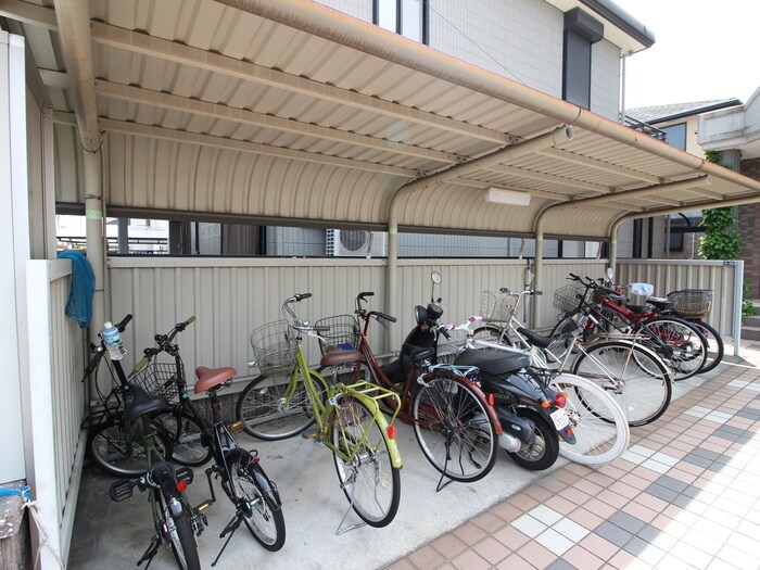 物件外観写真3　(駐輪場)
