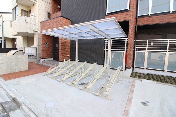 物件外観写真4　(駐輪場)