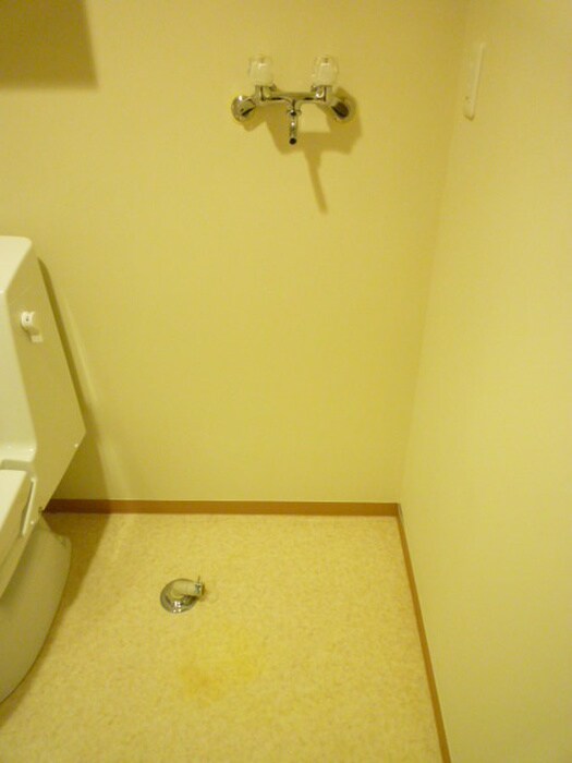 物件内観写真12　(洗濯機置場)