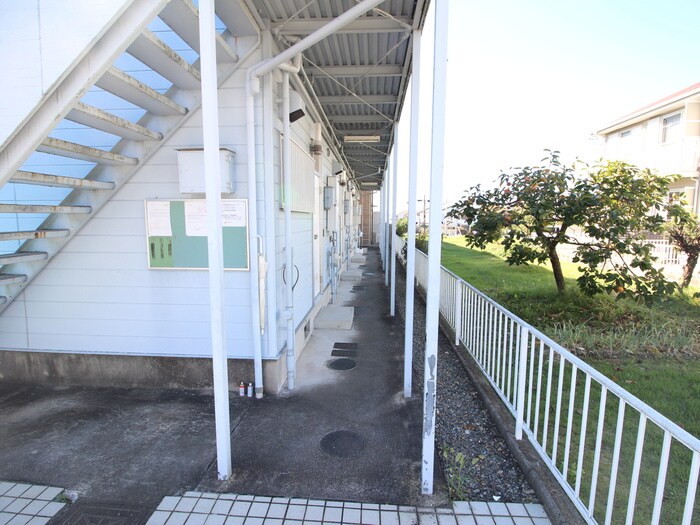 物件外観写真6　(エントランス部分)