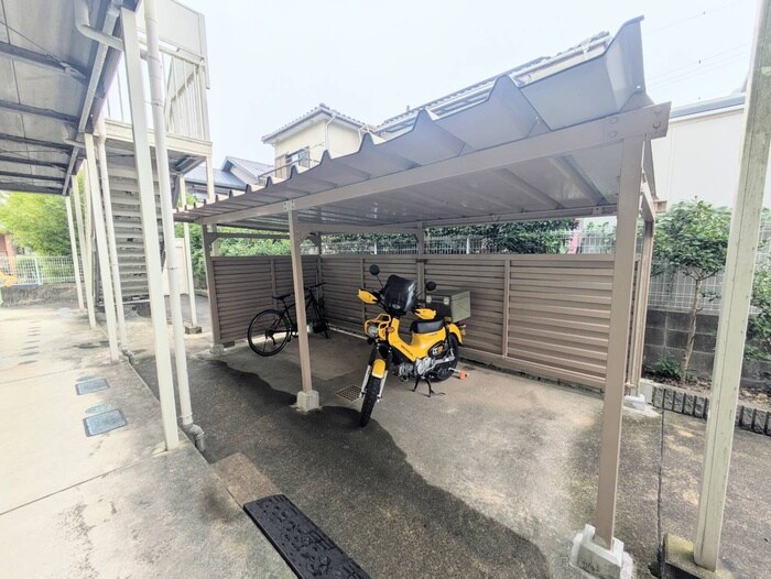 物件外観写真5　(駐輪場)